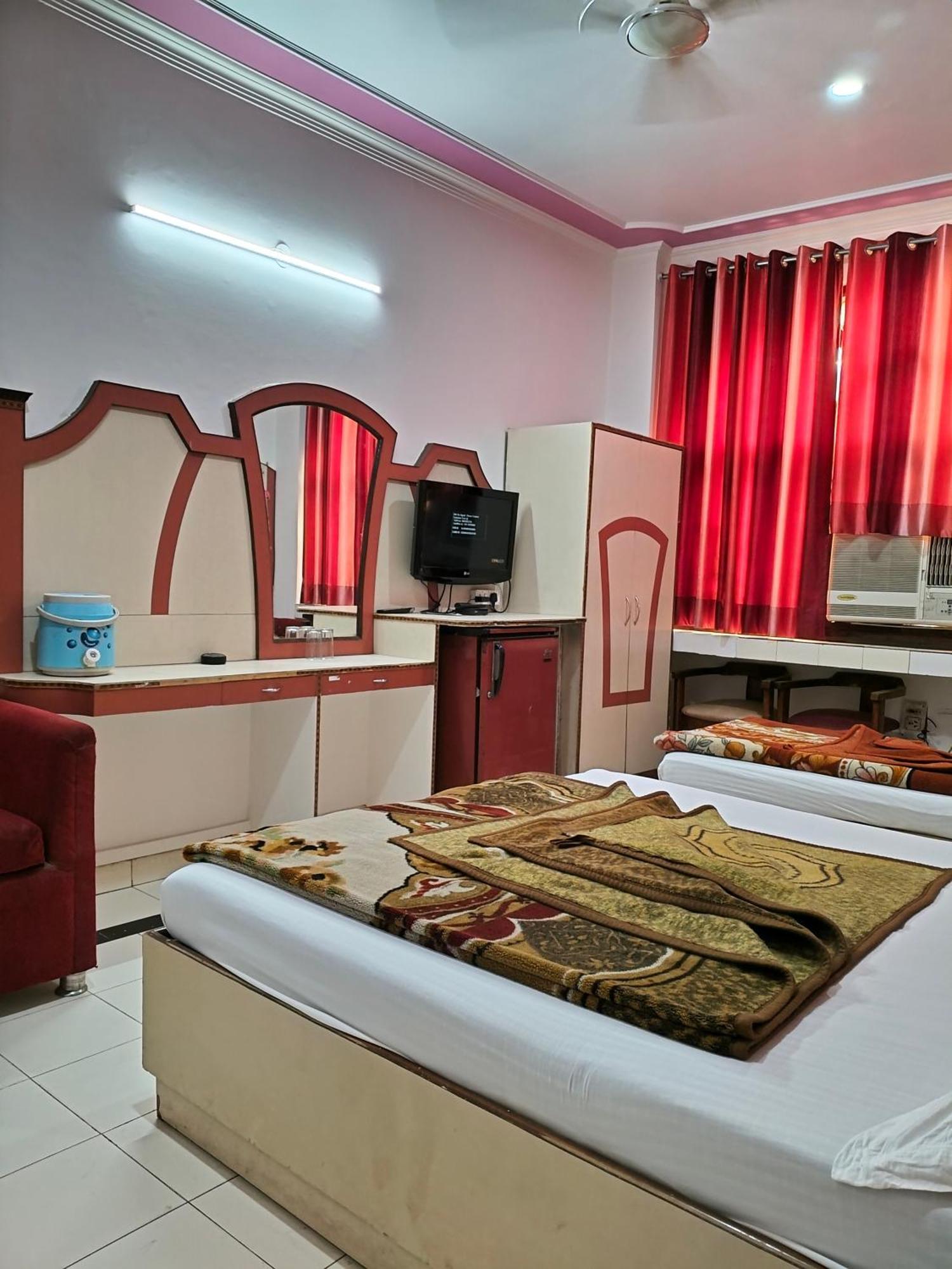 Hotel Yatri International 뉴델리 외부 사진