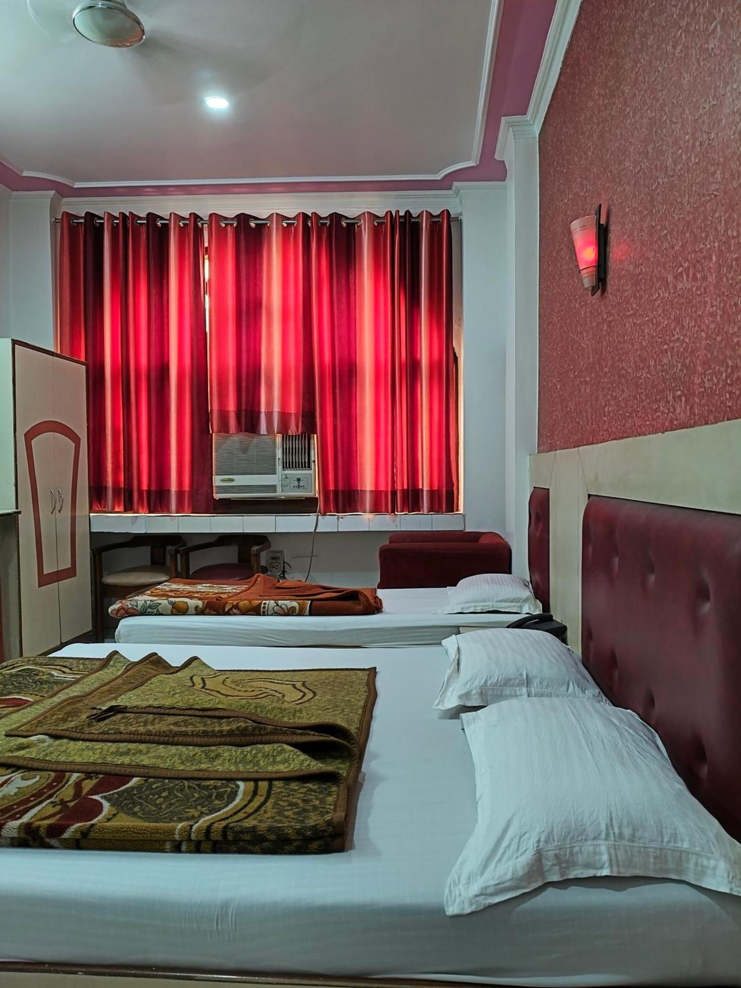 Hotel Yatri International 뉴델리 외부 사진
