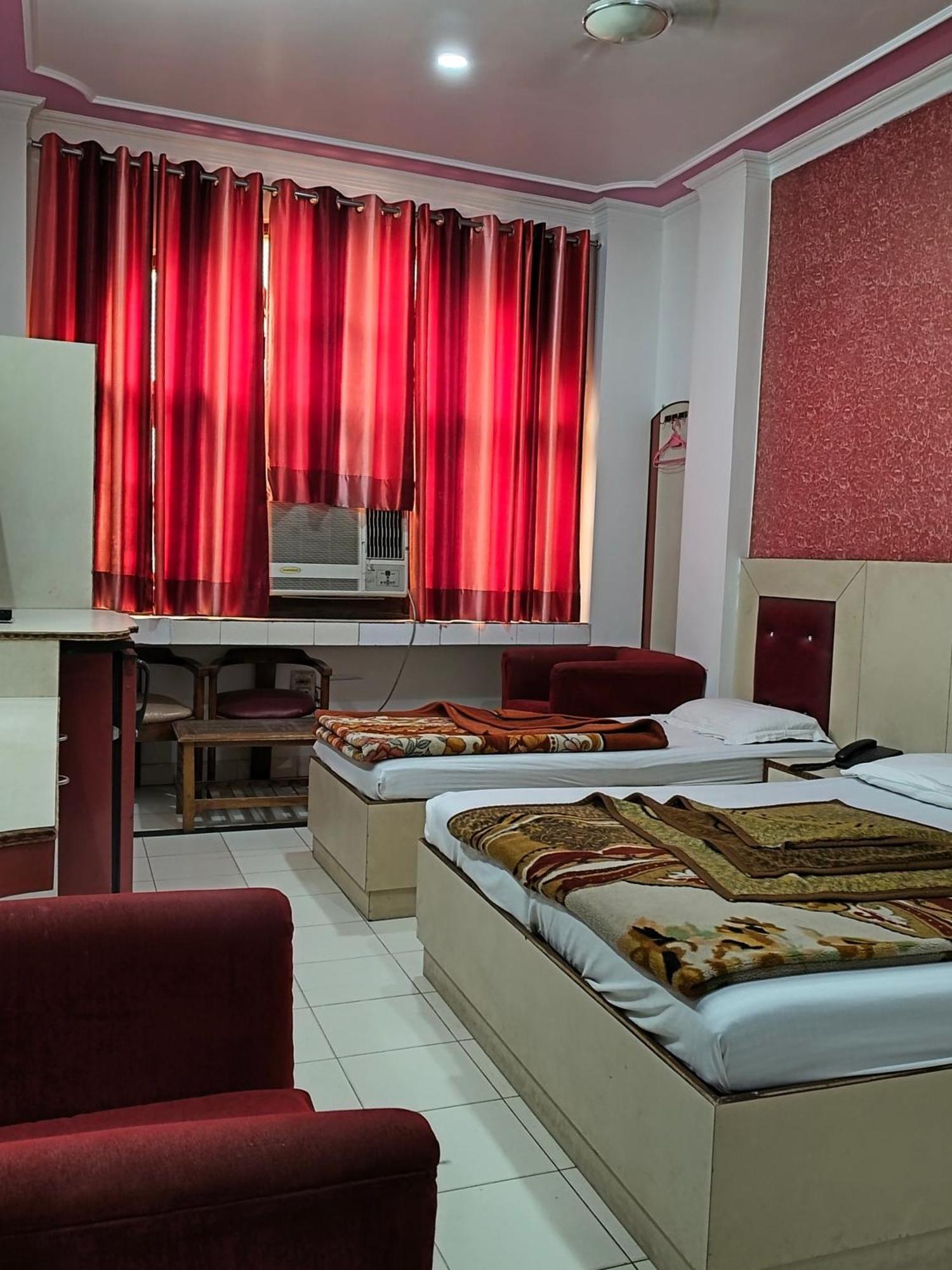 Hotel Yatri International 뉴델리 외부 사진