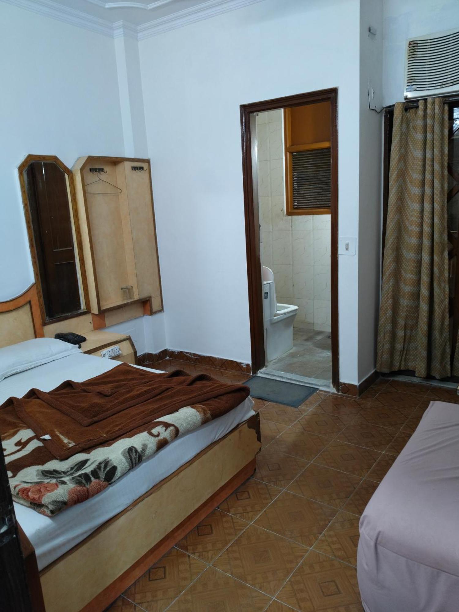 Hotel Yatri International 뉴델리 객실 사진