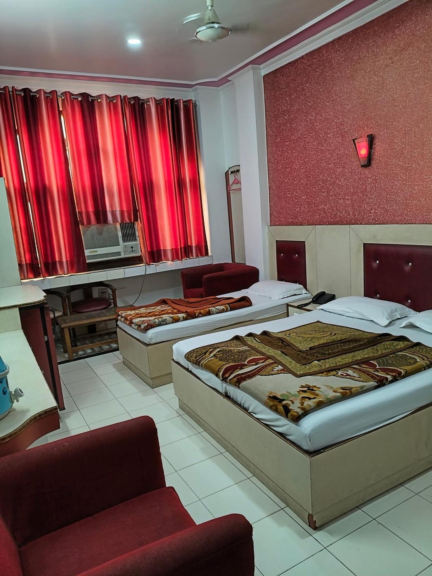 Hotel Yatri International 뉴델리 객실 사진