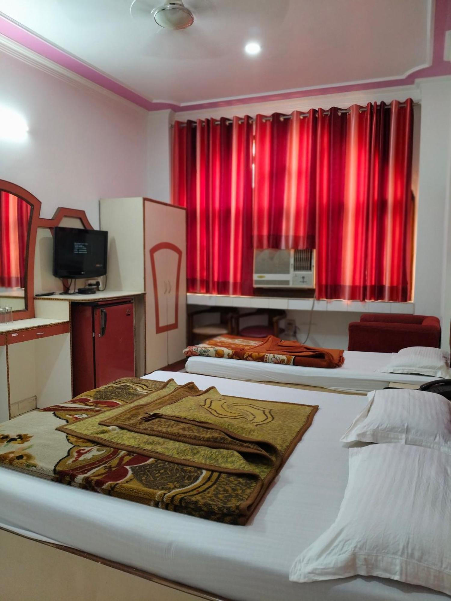 Hotel Yatri International 뉴델리 객실 사진